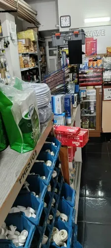 Estoque de material elétrico e hidráulico e ferramentas.