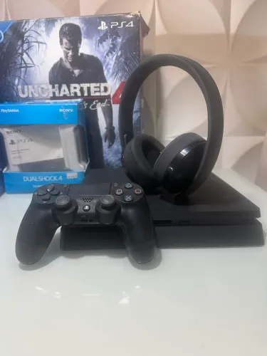 PlayStation 4 com headset e dual shock