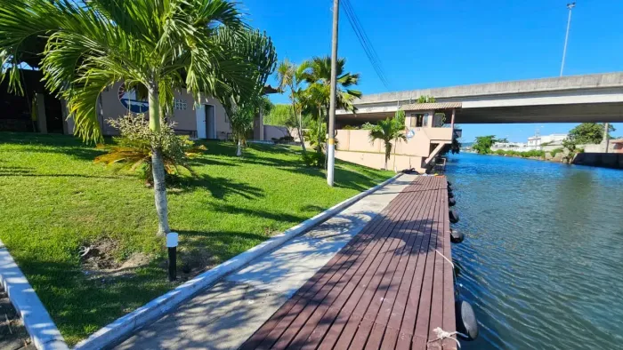 Casa Independente no Condomínio Marinas do Canal Palmer em Cabo Frio