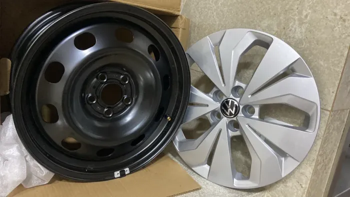 Roda c/ calota original tcross sense na cx sem uso 2026