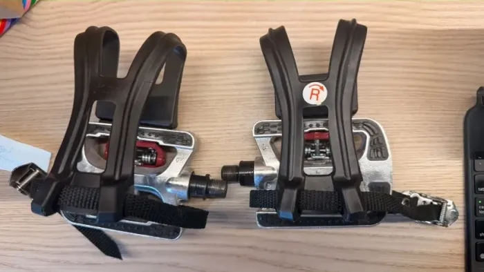 Par de Pedais para Spinning com Firma-Pé e Encaixe MTB