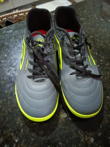 Chuteira Umbro original ,Seminovo usado 3 vezes
