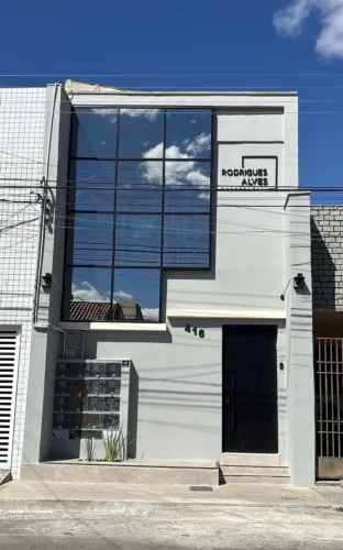 Aluga-se salas comerciais