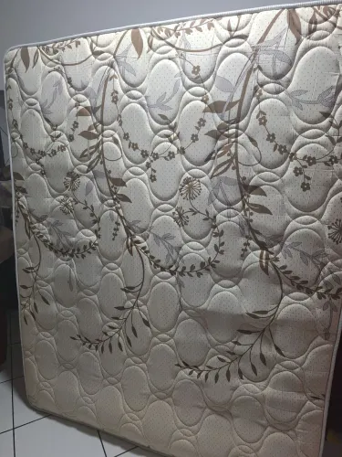  Colchão queen de molas gazin 