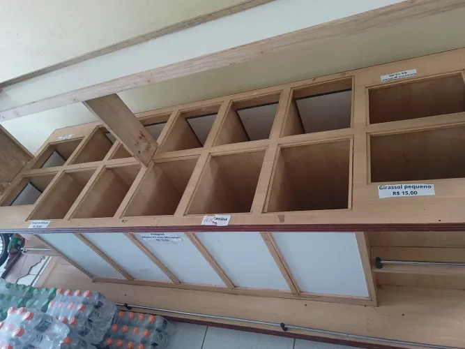 VENDO EXPOSITOR DE RAÇÃO 