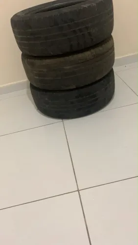 Vendo 3 PNEUS MEIA VIDA ARO 15