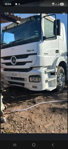 Cabine do Mercedes Axor 1933 2013