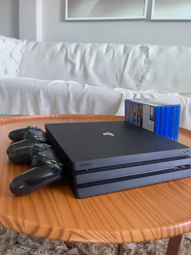 PlayStation 4 Pro 1TB + 2 Controles + 6 Jogos em Mídia Física
