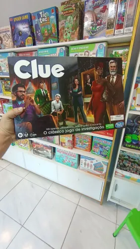 Jogo de Tabuleiro Clue Hasbro Gaming - Edição Completa e Novo