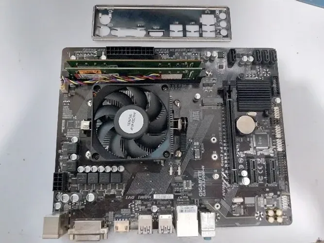 Kit Placa Mãe Gigabyte Ga-a320m-h-ddr4+ Athlon 3000g + 8 Gb Memo