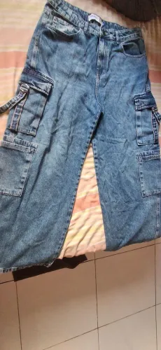 Calça jeans com bolsos da C&A nunca usada