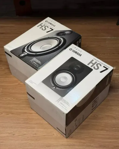 Monitores yamaha Hs7