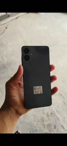 Vendo celular Samsung Galaxy A04e tudo funcionando único defeito e tela trincada