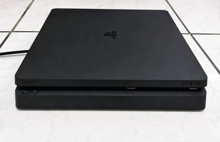 Ps4 slim conservado