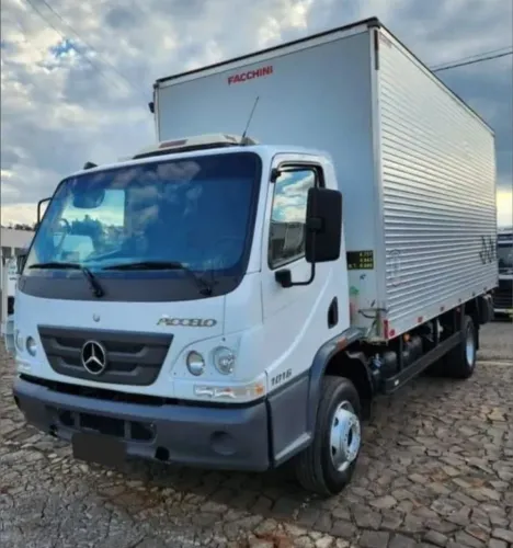 Accelo 1016 baú seco ano 2014<br>