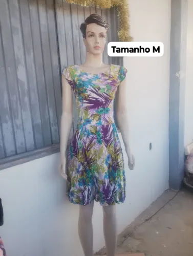 Vestidos por 10$ cada.