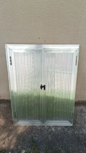 Porta de alumínio para pia