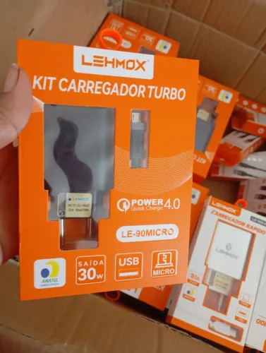 Lote de carregador e cabos 