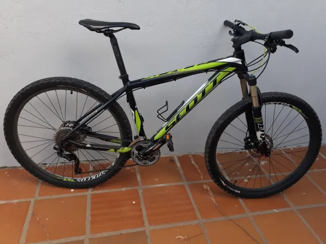 Bicicleta Scott Scale 750