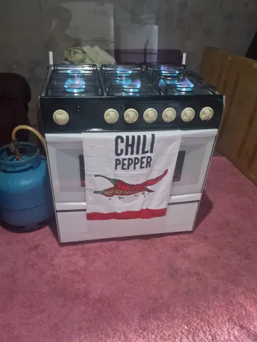 Vendo este fogão 6 bocas conservado nao troco sou de Porto Velho