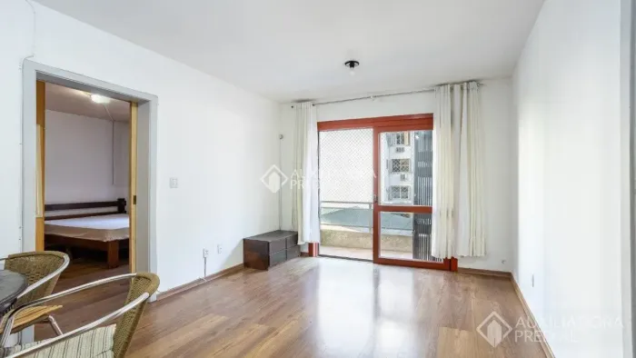 Apartamento 41 m2 com 1 quarto, sacada, Próximo Sta. Casa, UFRGS em Centro Histórico