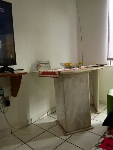 Mesa de mármore puro