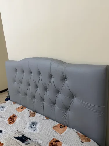 Cabeceira de casal estilo capitonê cinza