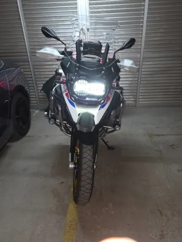 BMW GSA 1250 RALLYE 21/21 - COM BAÚS DE ALUMÍNIO E DIVERSOS OUTROS ACESSÓRIOS