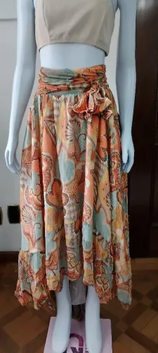 Linda saia longa com muito tecido organza,