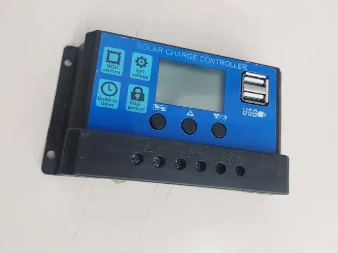CONTROLADOR DE CARGA SOLAR BEETRONIC