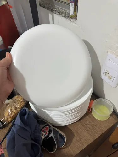 Vendo jogos de pratos e talheres