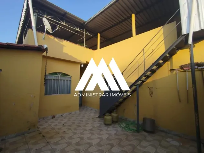 Vendo casa em Itaúna com 03 quartos sendo 01 suíte e um amplo terraço em ótima localização