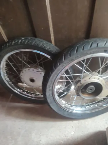 Rodas de moto raiadas