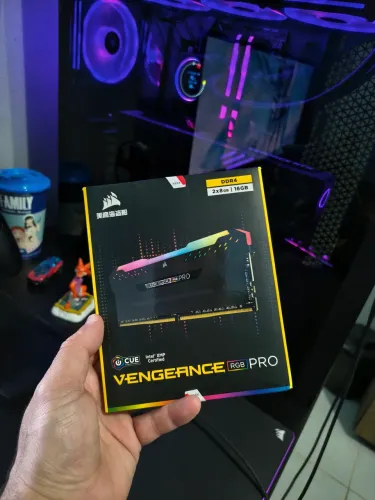 Memória RAM Corsair Vengeance RGB Pro 16GB (2x8GB) DDR4 3600MHz - Com Caixa