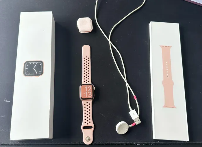 Apple Watch Séries 5 Rose Gold 40mm - Acompanha caixa, carregador original e pulseiras