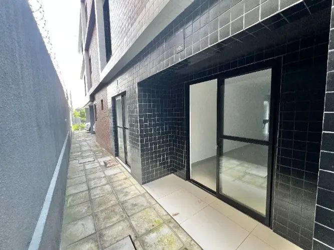 Apartamento terreo com area externa