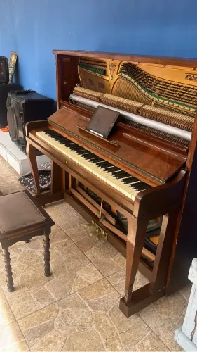 Piano acústico