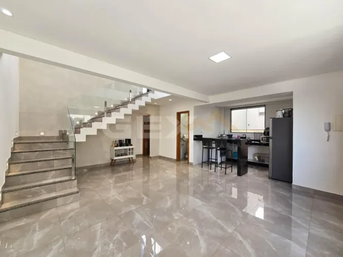 Cobertura Duplex à Venda, 03 quartos no Bairro Manoel Valinhas em Divinópolis MG
