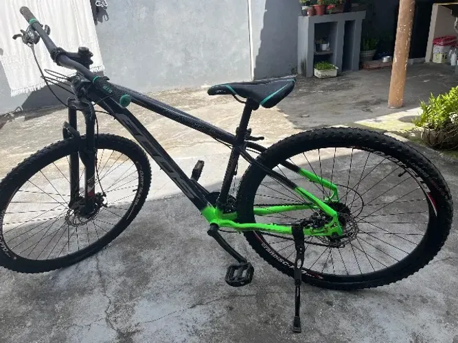 Bicicleta seminova, em bom estado.