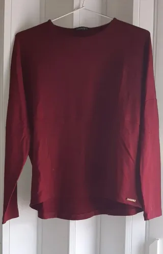 Vendo blusa em malha ( moletin) tamanho P