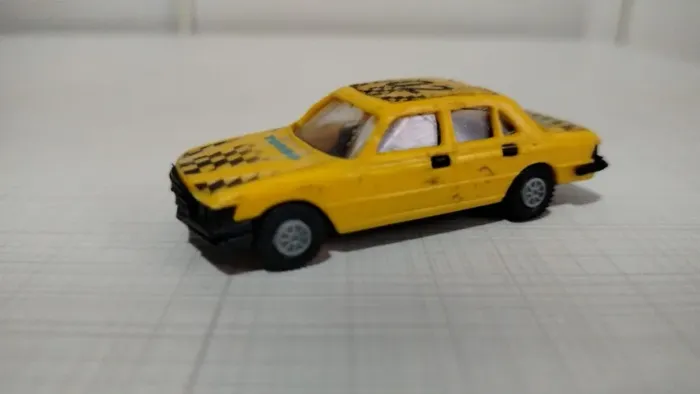Miniatura Carros Pevi 1/64 Amarelo