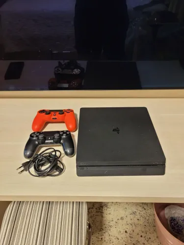 PS4 Slim (2 Controles) | Selo de Fábrica Intacto | Aceito Troca por Xbox Series S