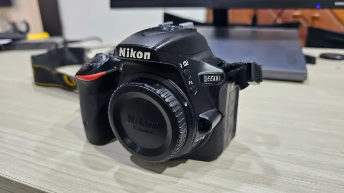 Nikon D5500 corpo, bem conservada, pouco uso