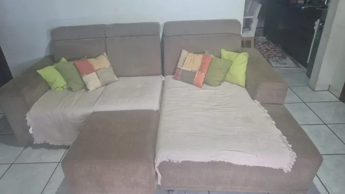 sofá retrátil marrom