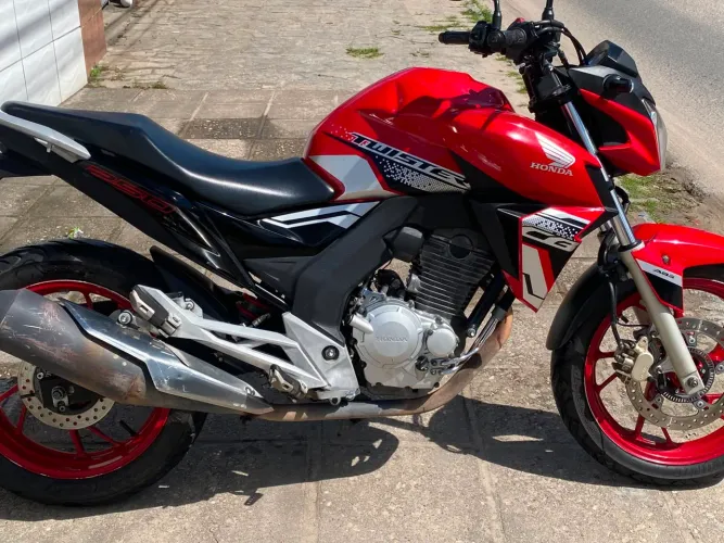 Linda moto pra vender ou trocar em uma Bros