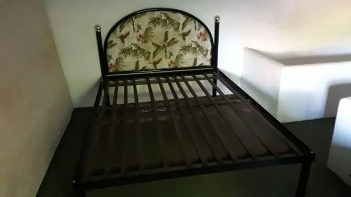 Cama de casal em ferro