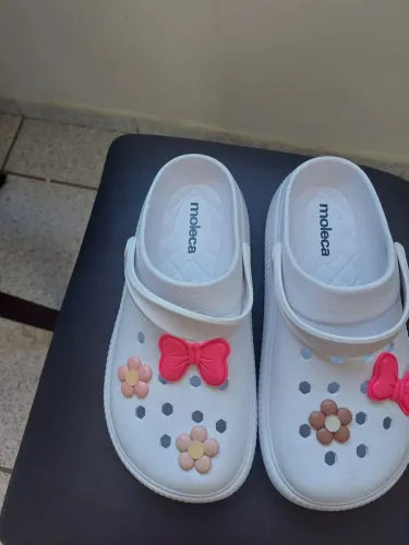 Vendo 1 par de crocks branca tam 39