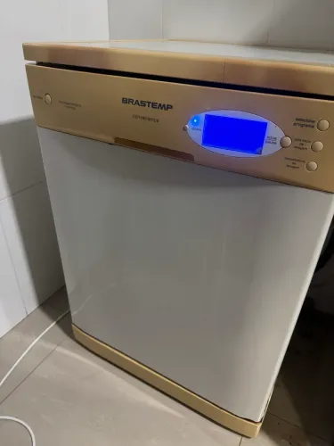 lava-louças Brastemp de 12 serviços (modelo BLE12A)