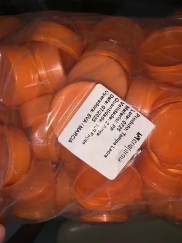 Pacote de garrafas com lacre para suco