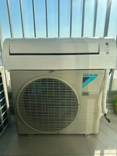 Ar-Condicionado Split HW Inverter Daikin Full 9.000 BTUs R-32 Quente/Frio 220V